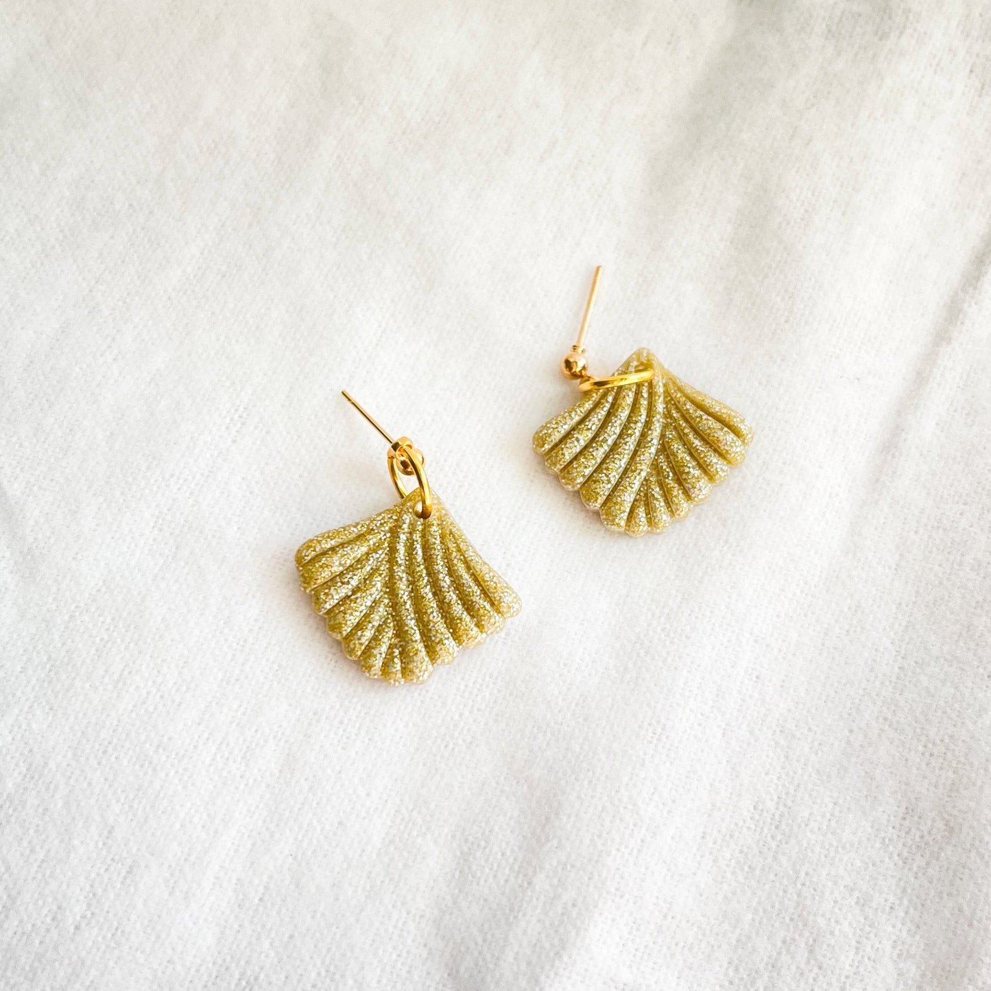 Shelley Dangles