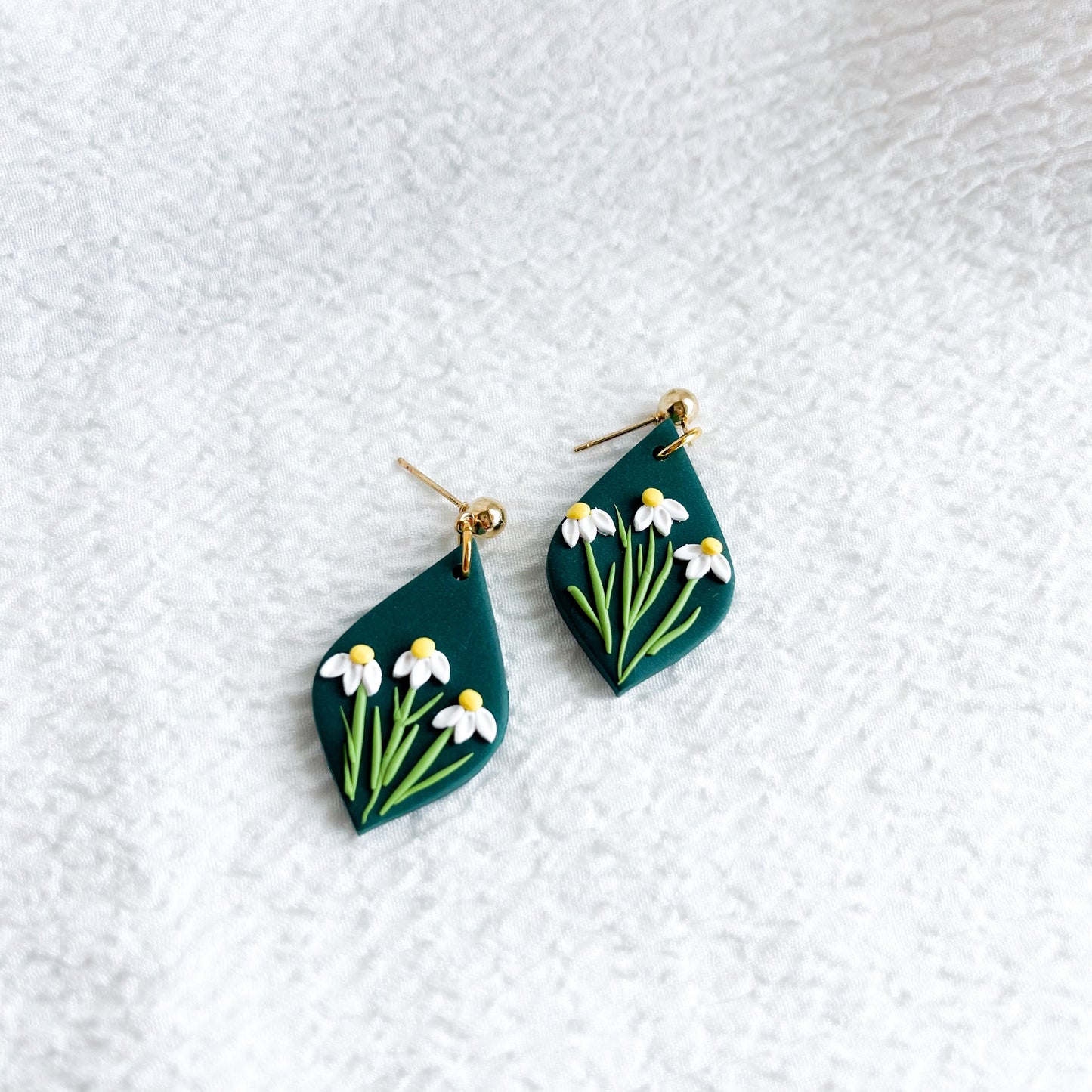 Daisy On Green Dangles