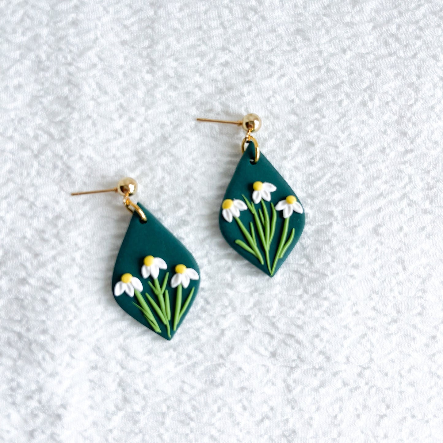 Daisy On Green Dangles